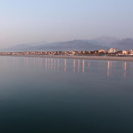 Hotel Azzurra Marina di Pietrasanta Exterior foto